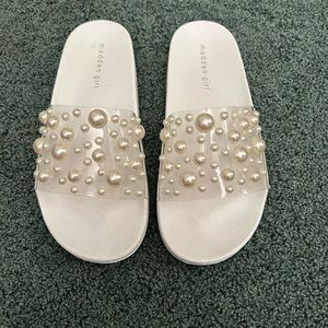 Madden Girl Pearl Slides